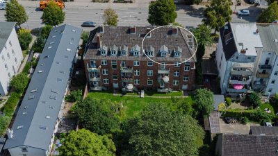 Boho-Refugium, renoviert und mit neuer EBK - Dachgeschosswohnung im hanseatischen Stil