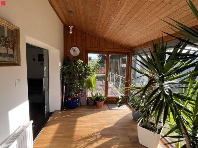 Familientraum mit wunderschöner Terrasse und Wintergarten!