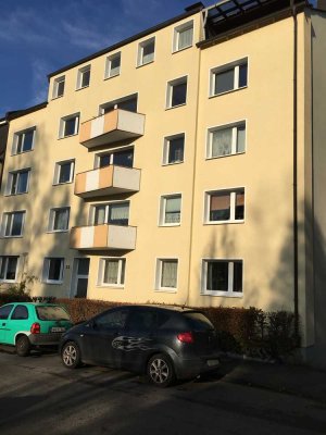 2 Zimmer, kl. Küche, Diele, Bad