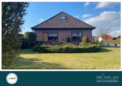 Walmdachbungalow mit ausgebautem Dachgeschoss in perfekter Lage zu verkaufen.
