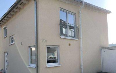 Neuwertiges Einfamilienhaus mit fünf Zimmern und EBK in Durmersheim, Rastatt (Kreis)