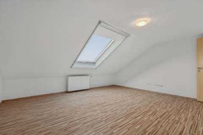 Helle 4-Zimmer Dachgeschosswohnung in Karlsruhe-Knielingen