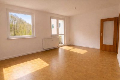 Kapitalanlage mit Perspektive: Großzügige 4-Zimmer Wohnung, mit zwei Balkonen inkl. Stellplatz