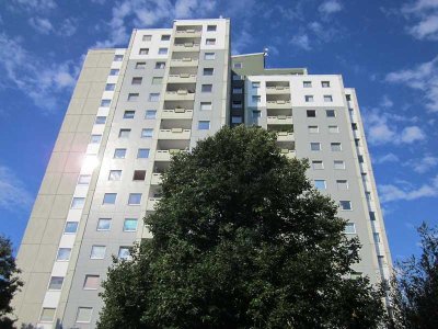 Alles neu !! 2 Zimmer-Wohnung mit viel Stellplatz, separater Küche und großem Balkon! Mit WBS!
