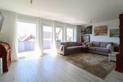 Neuwertige Etagenwohnung mit Balkon, 2 Carport - Stellplätzen & Wärmepumpe – Wohnkomfort in Goldbach