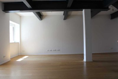 Loftartige 3-Zimmer-Wohnung mit Balkon im Industriedesign