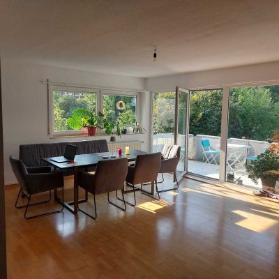 Sonnige 2-Zimmer Wohnung mit Balkon im 1. OG in Frankfurt-Dornbusch