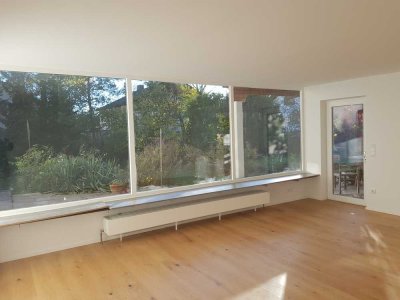 Moderne, helle, ruhige 2,5 bis 3-Zi.-EG-Whg, gr. Terrasse, Garten, EBK, Gäste-WC, Keller in Lochham