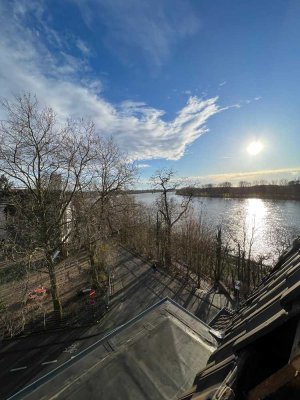 Rheinblick : sonnige 2-Zimmer-Wohnung mit Panoramablick in Köln-Porz