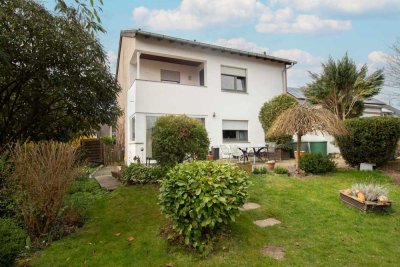 Großzügiges Einfamilienhaus mit Potenzial: Traumhaftes Grundstück, Kamin & Teilungsmöglichkeit
