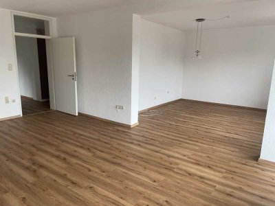 Renovierte  4,5-Zimmer-Wohnung mit Süd-Balkon in München Solln