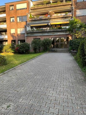 Gepflegte 2-Zimmer-Erdgeschosswohnung mit Balkon, Tiefgaragenstellplatz & Wellnessbereich