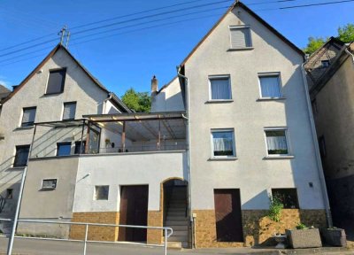 Gepflegtes Einfamilienhaus mit Garage und Terrasse in hochwassersicherer Lage von Briedel/Mosel