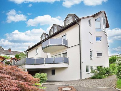Großzügige Dachgeschosswohnung mit Balkon und Kamin