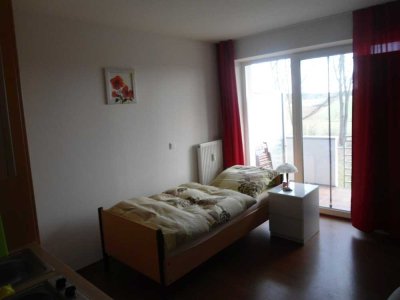 Geschmackvolle 1-Raum-Wohnung mit Balkon nach Süden aufs freie Feld und EBK in Amberg