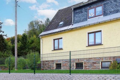 Ruhiges Wohnen mit Panoramablick: Gepflegte Doppelhaushälfte mit großem Garten
