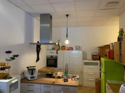 Wohnung in EG , gewerbliche Nutzung möglich. gute Verkehrsanbindung