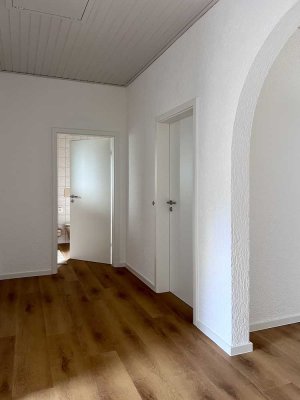 Freundliche und gepflegte 3-Zimmer-Hochparterre-Wohnung in Mörschied