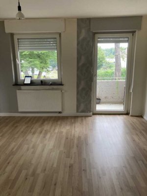 helle und schöne 3 Zimmer Wohnung mit Balkon