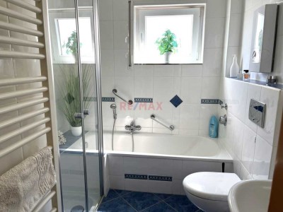 Ruchheim: schicke Wohnung mit Stellplatz, Balkon, Tageslichtbad...