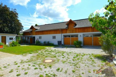 Entkerntes Einfamilienhaus mit großem Innenhof und hochwertig saniertem Stadl - zentrale Ruhelage