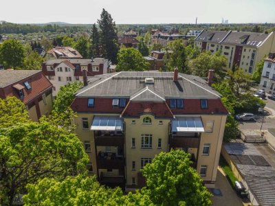 Bezugsfrei! Altbauwohnung mit drei Zimmern, Balkon und Charme im Erdgeschoss