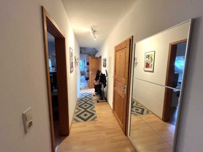 3-Zimmer Wohnung Dachgeschoss mit Küche im Grünen