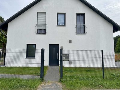 Vollständig renovierte 2-Zimmer-Wohnung mit Terrasse in Heidesee.