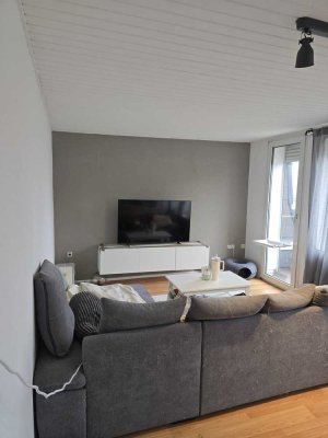 Helle 2,5-Zimmer-Wohnung im 3. OG, zwei Balkone, große Wohnküche in Neuss