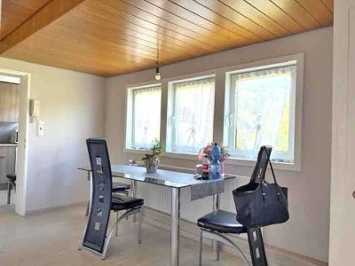 Schöne und vollständig renovierte 4-Zimmer-Dachgeschosswohnung mit Balkon und EBK in Zeitlofs