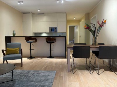 Helle 2-Zimmer-Neubauwohnung mit Westloggia im 5. OG mit Aufzug nahe Torstraße *** Vollmöbliert ***