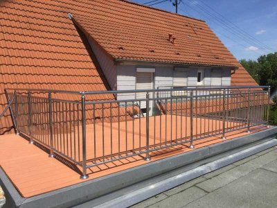 Schöne helle, sonnige 3,5 Zi.  (+ 1 HWR oder Büro) DG- Wohnung mit Klimaanlage