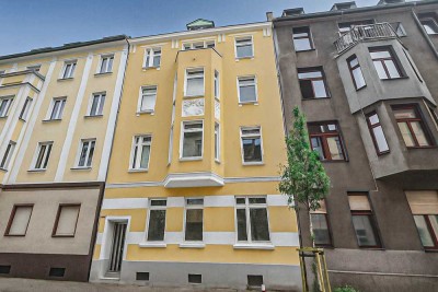 Vermietete Altbauwohnung im 2. OG mit Balkon im Medienhafen/Top Lage!