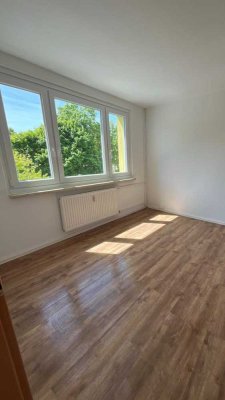*Raus bei Mutti - ab in die erste eigene Wohnung*