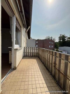 Frisch gestrichenen 2 ZKB Wohnung mit Balkon am Torhaus zu mieten