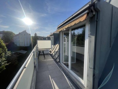 Neuwertige Dachgeschoß-Wohnung mit großer Terrasse am Fuße des Wilhelminenbergs
