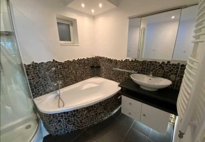 Schicke 3,5 Zimmer Wohnung, Modern, Hell, Terrasse, ca. 90 qm