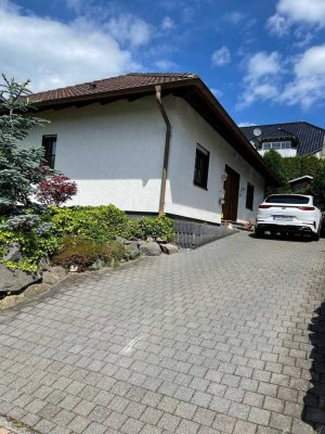PROVISIONSFREI Schöner Winkelbungalow mit ausgebautem DG
