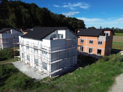 Traumhafte Neubau Doppelhaushälften ab nur € 1.505,- /Monat, Förderung fix 1,5% /20 J., Galerie, Dachterrasse, Eigenarten, Einzelgarage in Attnang-P.