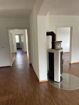 Attika-Traum: 5,5-Zi.-Wohnung mit Balkon in Sachsen bei Ansbach