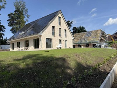 Exklusive Doppelhaushälfte KfW40 mit gehobener Innenausstattung und EBK in Buchholz in der Nordheide