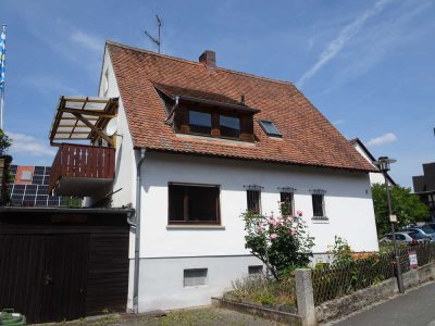 Renovierungbedürftiges Einfamilienhaus mit Nebengebäude/Garage in Herzogenaurach OT Niederndorf