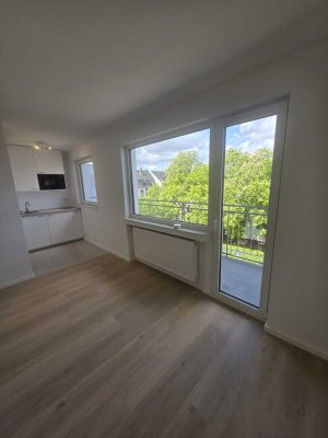 Niederrad: Kernsaniete 1-Zi-Wohnung mit Balkon