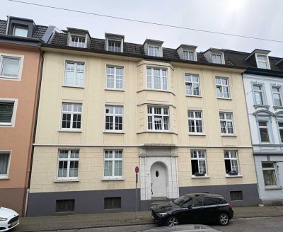 Modernisierte Altbauwohnung mit Balkon in Wuppertal-Oberbarmen