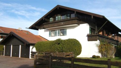Freundliche 3-Zimmer-Maisonette-Wohnung mit zwei großen Balkonen in Rimsting