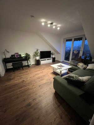 Helle 3-Zimmer Dachgeschosswohnung in Berlin Johannisthal (Treptow)