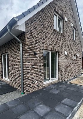 Erstbezug: freundliches 6-Zimmer-Einfamilienhaus mit EBK in Halstenbek