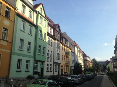 Neu saniert und Blick über Jena:  DG ca. 46 m², 2 Zimmer, ruhig & zentrumsnah