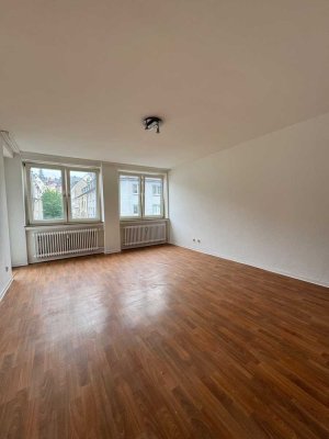 So lässt es sich wohnen! 2 Zimmer mit Aufzug und Balkon!