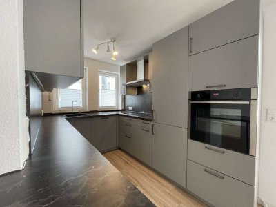 Hochwertige 3,5 Zimmer-Maisonettewohnung mit sonniger Dachterrasse + 2 Badezimmer